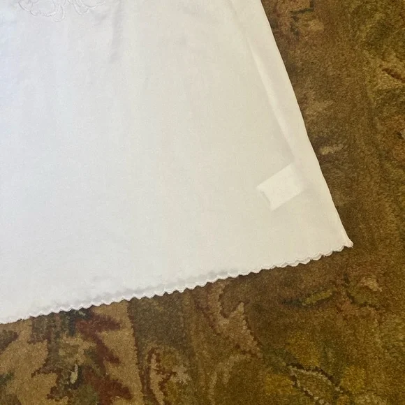 NWOT!  EXPRESS White Satin Lace Trim Camisole. - Picture 3 of 8